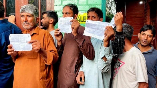 Srinagar: Voters stand in a queue to cast their votes at a polling station during the second phase Assembly elections, in Srinagar, Wednesday, Sept. 25, 2024. (PTI Photo/S Irfan) (PTI09_25_2024_000005A)(PTI)